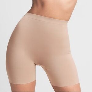 Skims NWT sheer sculpt - low back short